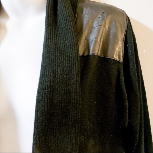 Avenue Faux Leather Shoulder Black Knit Cardigan Size 18/20 - Picture 5 of 6